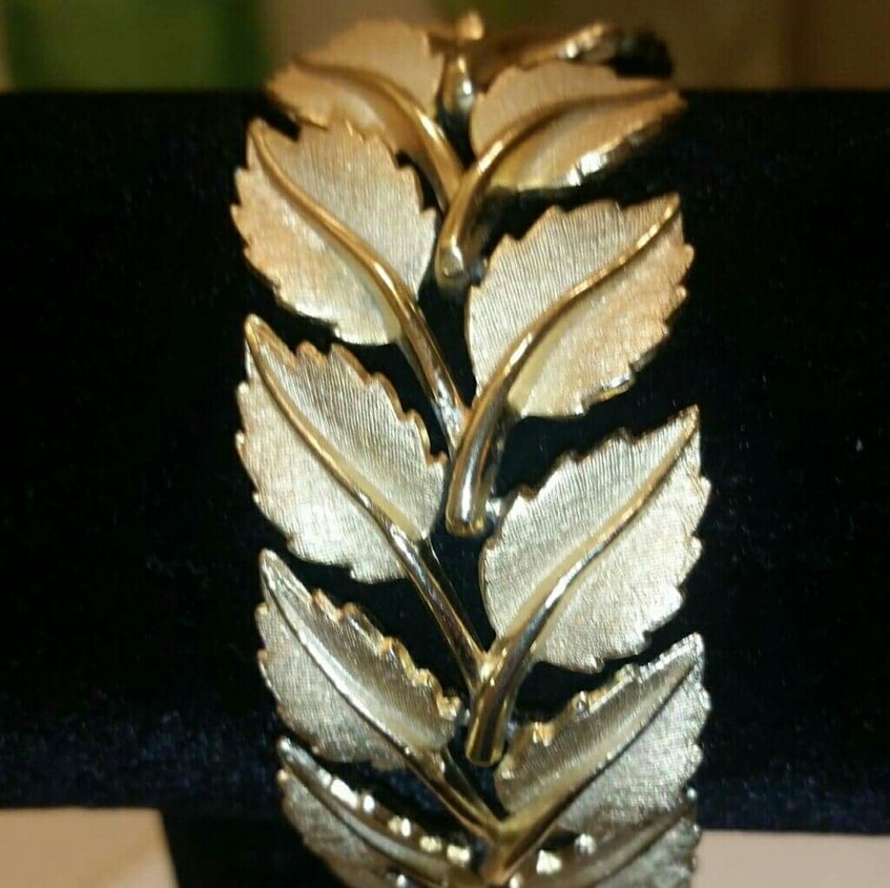 Vintage Trifari Gold Leaves  Bracelet